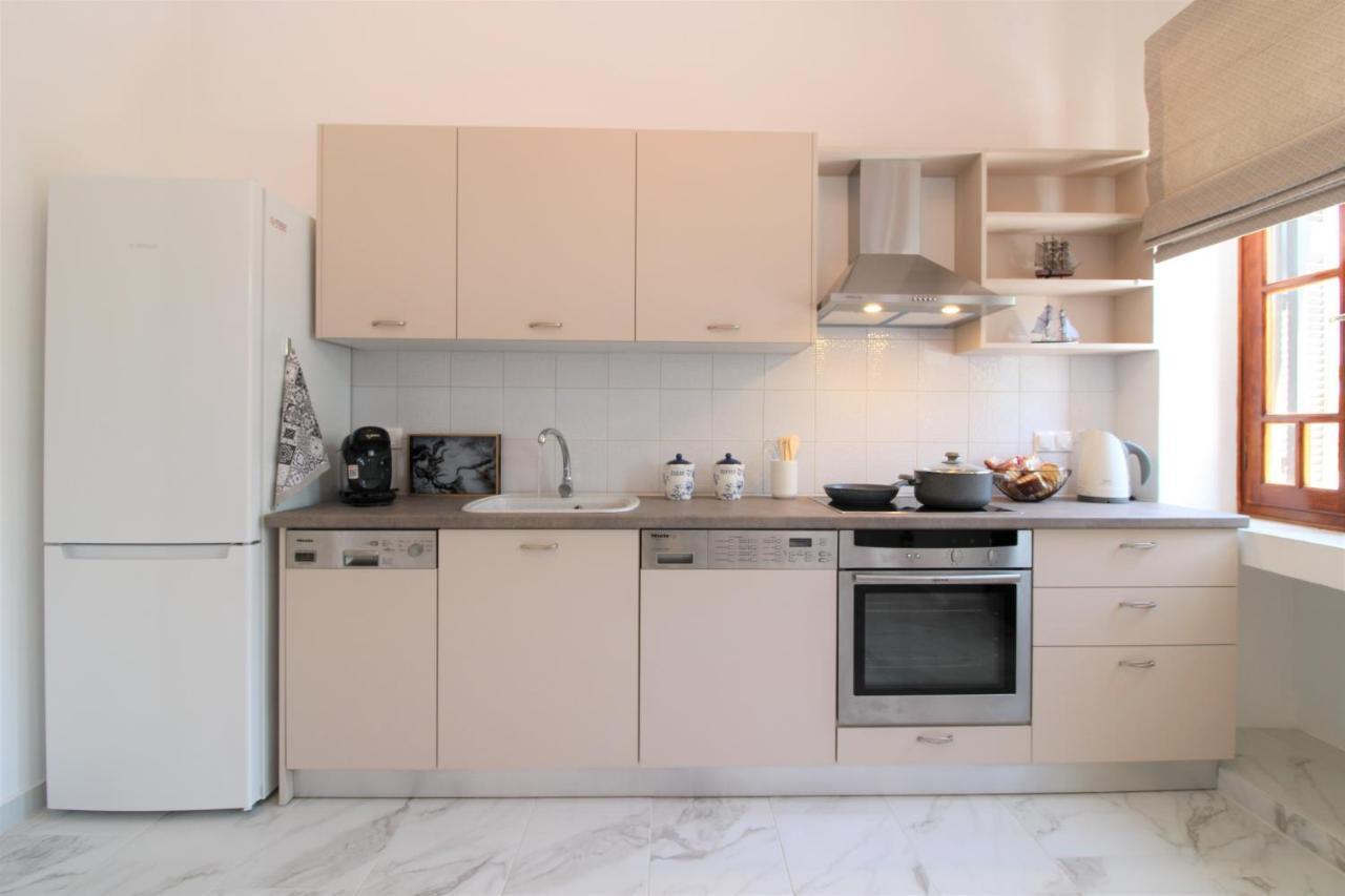 Plaka Philoxenia Apartments Extérieur photo