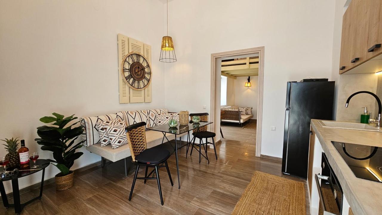 Plaka Philoxenia Apartments Extérieur photo